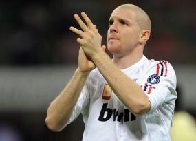 Villa Main di Belakang dan Depan