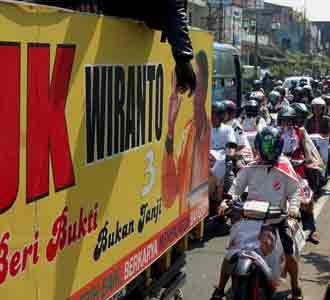 Pawai Simpatik Tim JK-Wiranto