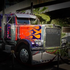 Aksi Mobil-Mobil Transformers 2