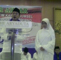 Dampingi Boediono Berdzikir, Herawati Berjilbab 