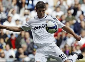 MU: Owen atau Huntelaar?
