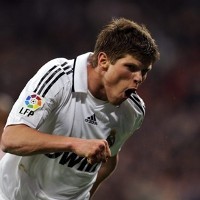 Benzema Lepas, Huntelaar Dikejar