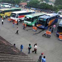 Bus Lenyap, Ratusan Penumpang Terlantar di Kampung Rambutan