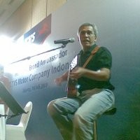 Iwan Fals Terima Sebuah TVS RockZ