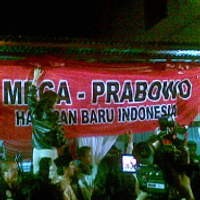  Tunggu Mega, Massa PDIP dan Gerindra Konvoi di Semarang