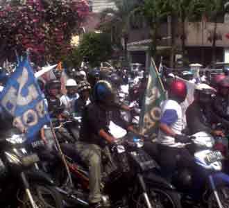 Pendukung SBY Konvoi dari Tugprok ke GBK
