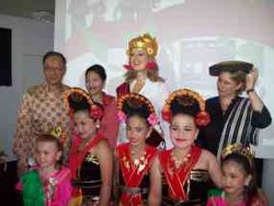 Saat Bule Main Gamelan dan Adu Silat