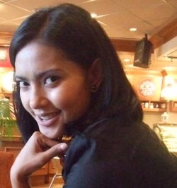 Lola Amaria Bersolek Jika Kena Omelan