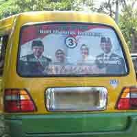 Masa Tenang, Atribut Capres Masih Mejeng di Angkot