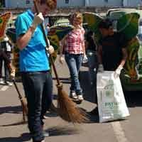 Aksi Peduli Lingkungan di Terminal Joyoboyo