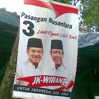 Atribut Kampanye JK-Wiranto Kuasai Jalan Baranagsiang
