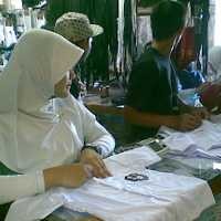  Penjual Seragam Sekolah Mendulang Untung