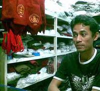 Penjual Seragam Sekolah 