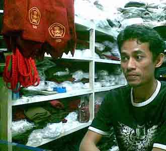 Penjual Seragam Sekolah 
