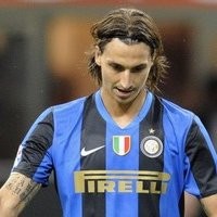 Ibra Siap Bertahan, Maxwell Belum Memastikan