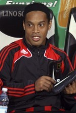 Kaka Pergi, Dinho Belum Tentu Starter