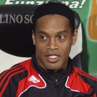 Kaka Pergi, Dinho Belum Tentu Starter