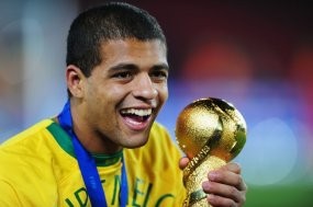 Arsenal Dekati Felipe  Melo