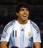 Tevez Mantap Menyeberang