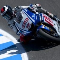 Rossi: Lorenzo & Stoner Jatuh Karena Ban