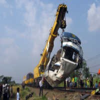 Korban Tewas KA Pramex Vs Minibus Jadi 16 Orang