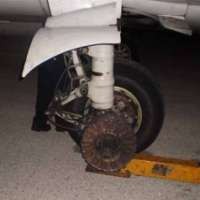 Pesawat Merpati Mendarat dengan Posisi Miring, Tidak Terbakar