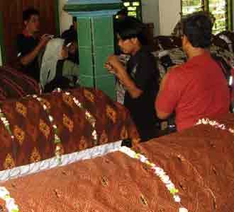 Korban KA Prameks Dimakamkan