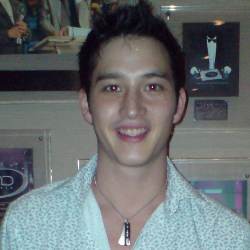 Mike Lewis Jadi WNI Demi Tamara Bleszynski?