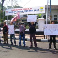 Hima Persis Longmarch Tuntut KPU Selesaikan Kisruh DPT