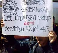 Demo Tolak IMB Hotel Four R