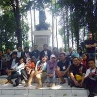 Kemeriahan di Tengah Hutan