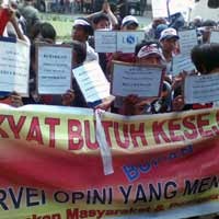 Massa Anti Pemilu 1 Putaran Demo KPU