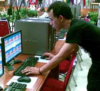 Mega-Prabowo Pinjamkan Komputer ke KPU