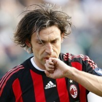 Cuek dengan Rumor, Pirlo Tetap di Milan