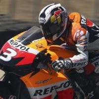 Pedrosa Catat Kemenangan Perdana