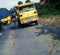 Jalan Lintas Sumatera Berlubang