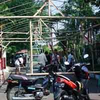 Warga Kota Pahlawan Mulai Dirikan TPS