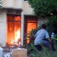 Gubernur Tengok Semburan Gas yang Terbakar di Porong