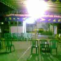 Warga Gresik Gotong Royong Dirikan TPS