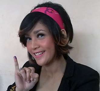 Maia Tunjukan Bukti Mencontreng