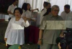 Mega Minta Waktu Penggunaan KTP Diperpanjang