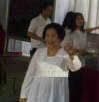 Seperti Pileg 9 April, Mega Berbaju Putih Datangi TPS 26