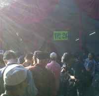 TPS Mega Telat Buka, Warga Antre Sejak Pukul 08.00 WIB