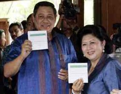 TPS SBY Didominasi Warna Biru, TPS Wiranto Kuning Emas