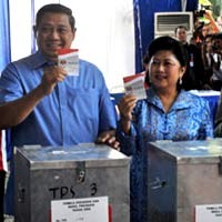 SBY Ganteng Berkumis & Boediono Bertaring di Widya Candra
