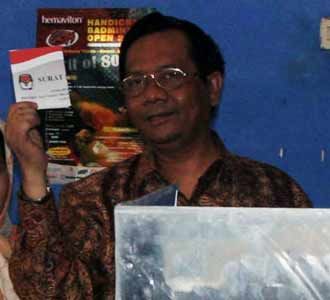 Ketua MK Mencontreng di Yogya Ketua MK Mencontreng di Yogya