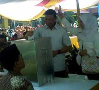 Wiranto dan Istri Nyontreng di TPS 14