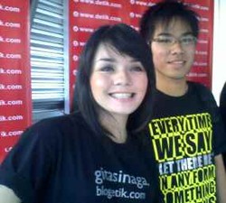 Penumpang TransJ Beri Uang Gita Sinaga dan Rizky Hanggono