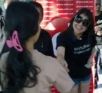 Sarah Azhari Bikin Segar Halte TransJ