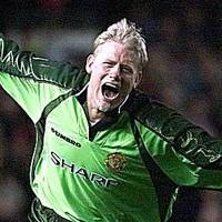 Schmeichel Terbaik di Bawah Mistar Gawang